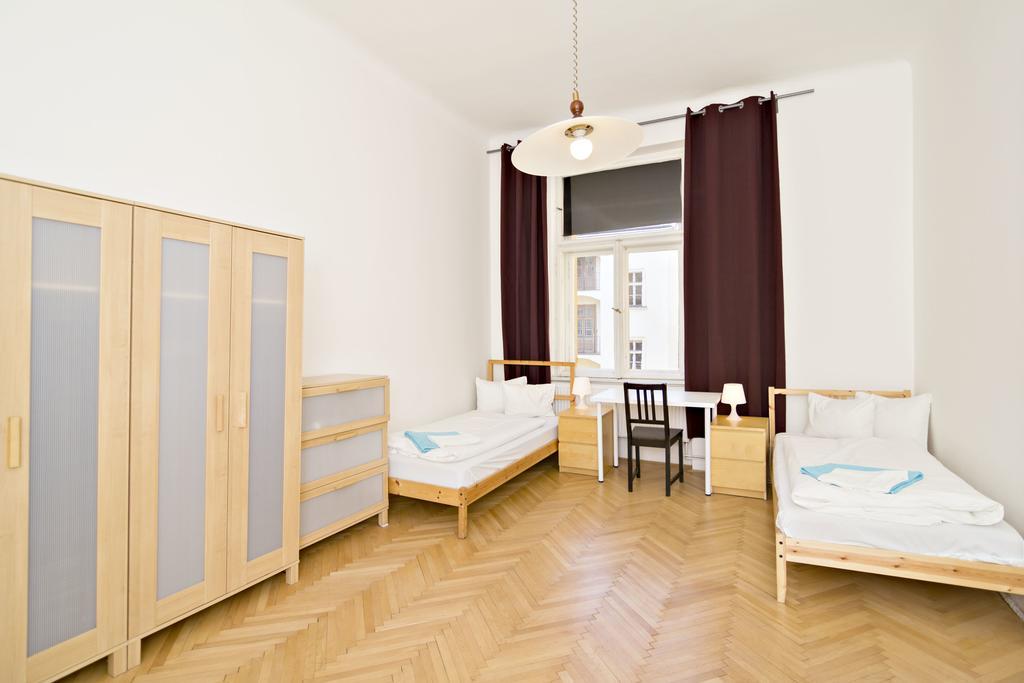 Apartments In Mala Strana - 10 Minutes From Charles Bridge Прага Номер фото