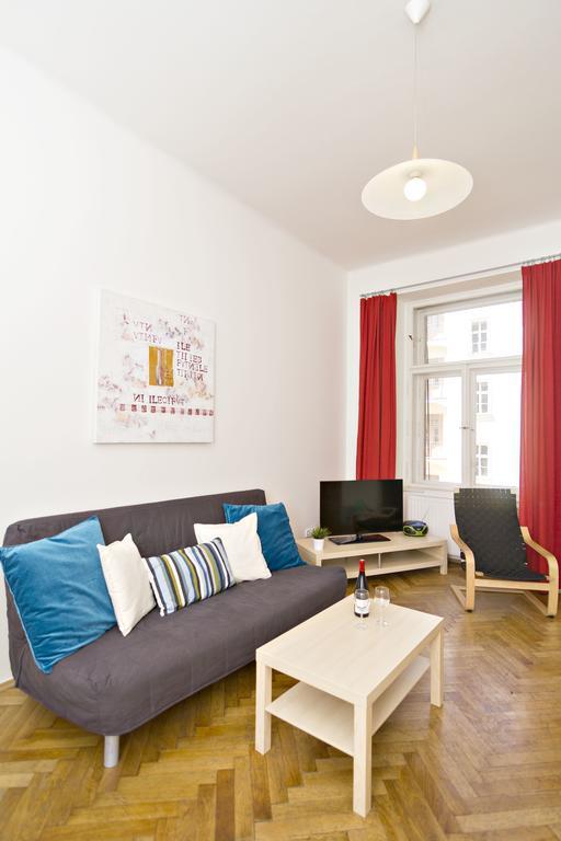 Apartments In Mala Strana - 10 Minutes From Charles Bridge Прага Номер фото