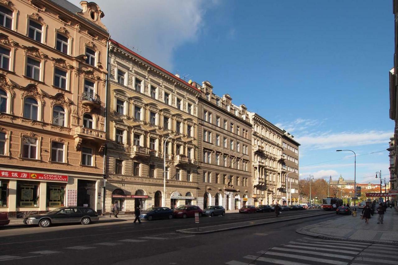 Apartments In Mala Strana - 10 Minutes From Charles Bridge Прага Экстерьер фото